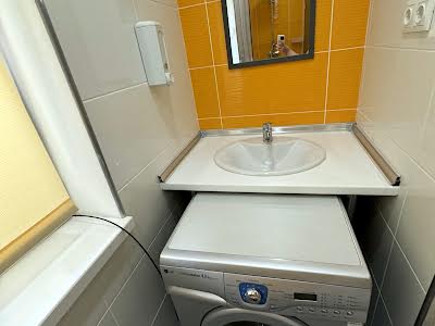 коммерческая по адресу Юності ул., 3
