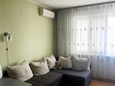 квартира за адресою Лариси Руденко вул., 7