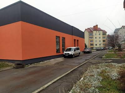 комерційна за адресою Євгена Коновальця вул., 15А