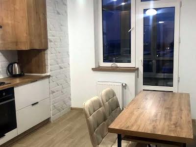 квартира за адресою Врубеля М., 42