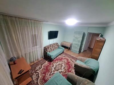 квартира за адресою Зерова, 10