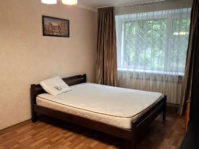 квартира за адресою Любомира Гузара просп. (Космонавта Комарова), 9-А