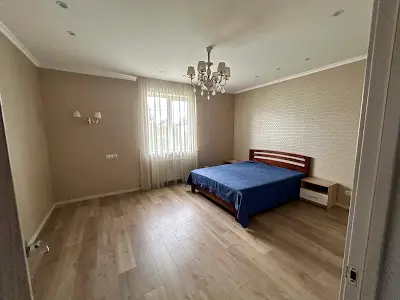 комерційна за адресою Південна, 8