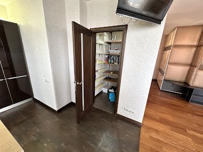 квартира за адресою Дніпровська набережна вул., 1