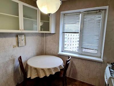 квартира за адресою Романа Шухевича просп. (Генерала Ватутіна), 6