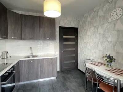 квартира за адресою Софії Русової вул., 5-Б