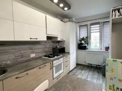 квартира за адресою Щаслива вул., 50