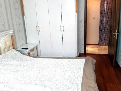 квартира по адресу Гвардейцев-Широнинцев ул., 33