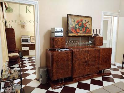 квартира за адресою Коновальця Є., 75