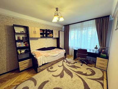 квартира по адресу Строителей ул., 12-Б