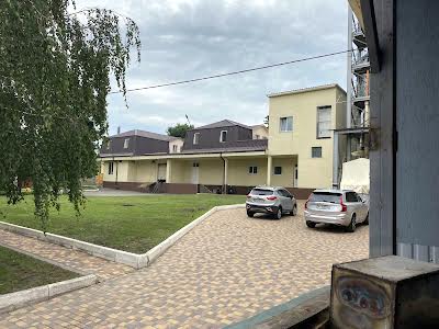 комерційна за адресою Василя Довгича вул., 2