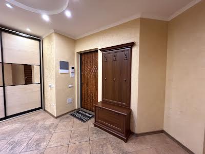 квартира за адресою Анни Ахматової вул., 30