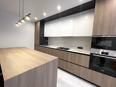 квартира за адресою Степана Бандери просп., 36