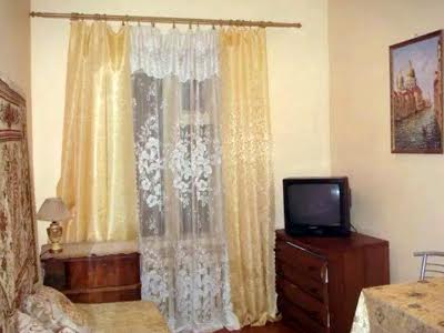 квартира за адресою Утьосова вул., 16