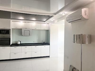 квартира за адресою Євгена Чикаленка вул., 56а