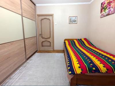 квартира за адресою Ушакова, 16