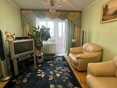 квартира за адресою Срібнокільська вул., 8