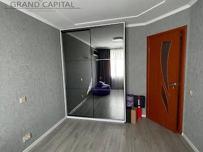 квартира за адресою Ореста Левицького вул. (Академіка Курчатова), 11