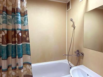 квартира за адресою Макарова, 6