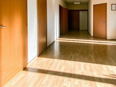 комерційна за адресою Королеви Єлизавети ІІ вул. (Глинки), 1