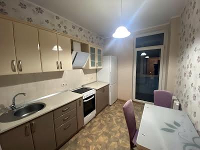 квартира за адресою Богатирська вул., 6А