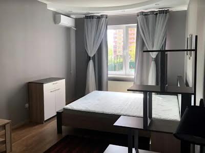 квартира за адресою Михайла Максимовича вул. (Онуфрія Трутенка), 7А