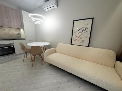 квартира за адресою Краснова вул., 3