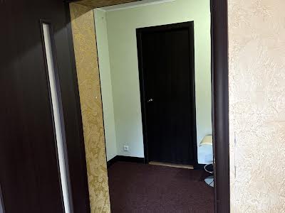 комерційна за адресою Чорновола вул., 20а