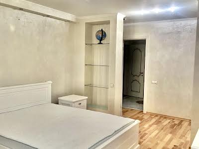 квартира за адресою Старонаводницька вул., 4-В