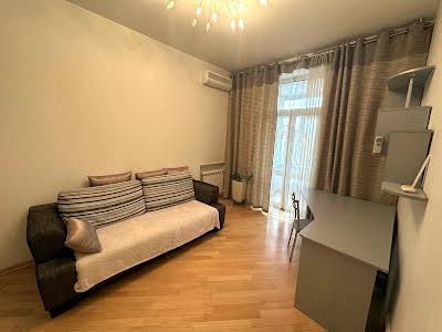 квартира за адресою Шовковична вул., 32/34