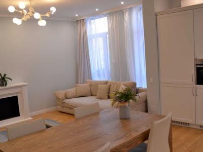 квартира за адресою Регенераторна вул., 4