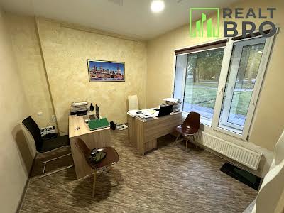 комерційна за адресою Курчатова, 1