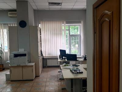 комерційна за адресою Саперно-Слобідська вул., 8