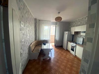 квартира за адресою Анни Ахматової вул., 35-А