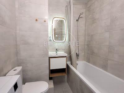 квартира за адресою Драгоманова вул., 8-Б