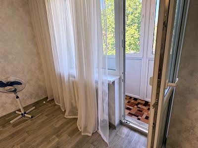 квартира за адресою Євгена Танцюри вул., 13