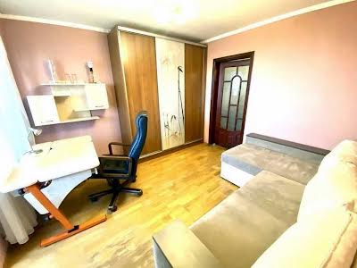 квартира за адресою Святошинська пл., 1