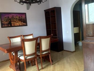 квартира за адресою Анни Ахматової вул., 37