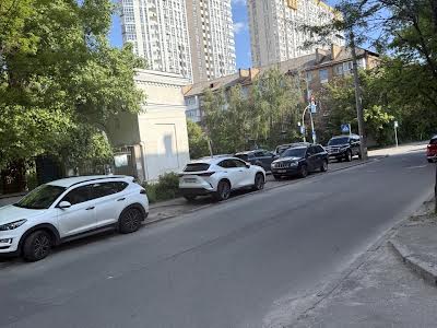 квартира по адресу Ростиславська вул., 5-б