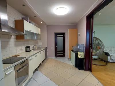 квартира за адресою Анни Ахматової вул., 31