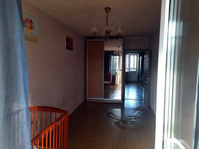квартира за адресою Червоний камінь, 18