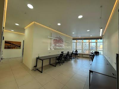 комерційна за адресою Кловський узвіз, 7a