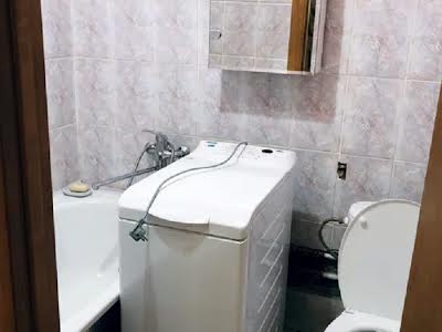 квартира за адресою Тролейбусна вул., 10