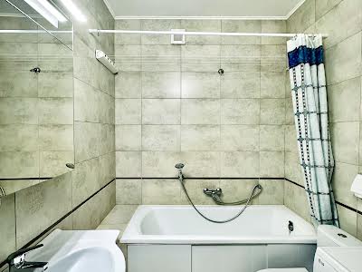 квартира за адресою Бишівська вул., 1