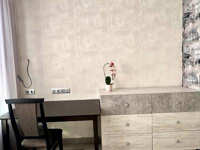 квартира за адресою Дніпровська набережна вул., 18-А