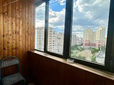 квартира за адресою Срібнокільська вул., 8