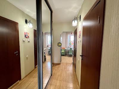 квартира за адресою Анни Ахматової вул., 4