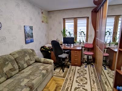 квартира за адресою Чарівна вул., 38