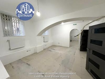 коммерческая по адресу Театральная пл., 1