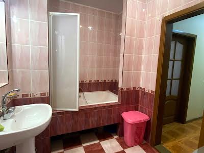 квартира за адресою Раїси Окіпної вул., 8